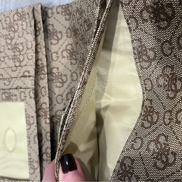 Guess Tan Logo Pattern Wallet - Picture 6 of 6